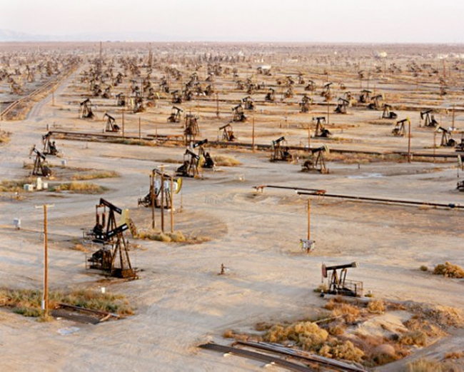 Edward Burtynsky : Oil, Toronto, Ontario, Canada